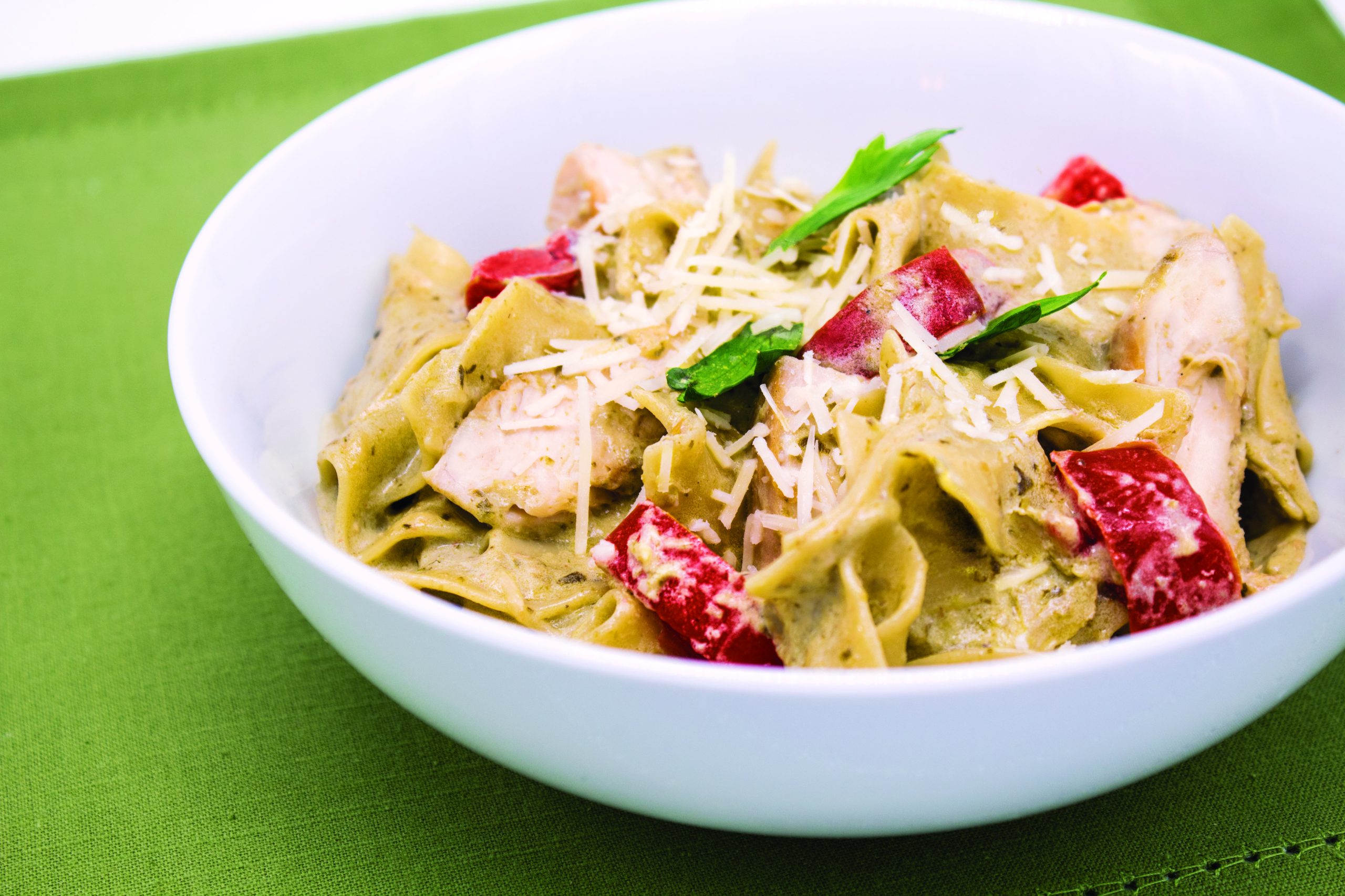 Alfredo Pesto Noodles with Chicken - Golden Grain Recipes | Golden Grain Pasta